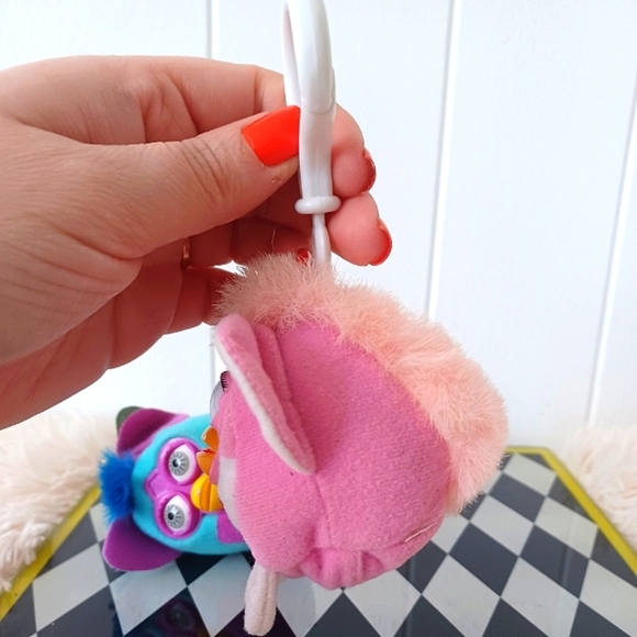 Vintage Furby Keychains - McDonald's - Picture 6 of 7